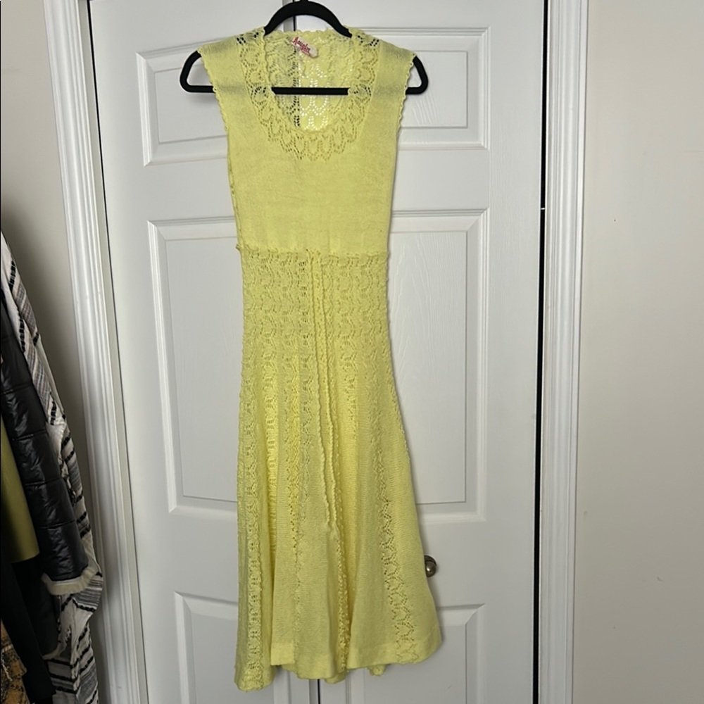 Vintage Yellow Sleeveless V-Neck A-Line Midi Dress